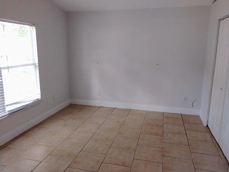 1067 York Way — Photo 34