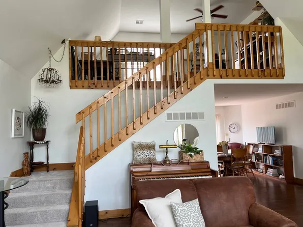 308 E Flint Hills Dr, Alma, KS 66401