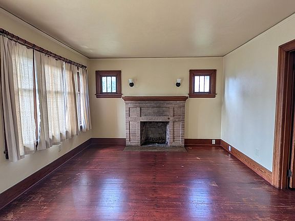 3rd image of 2021 Lombard Ave