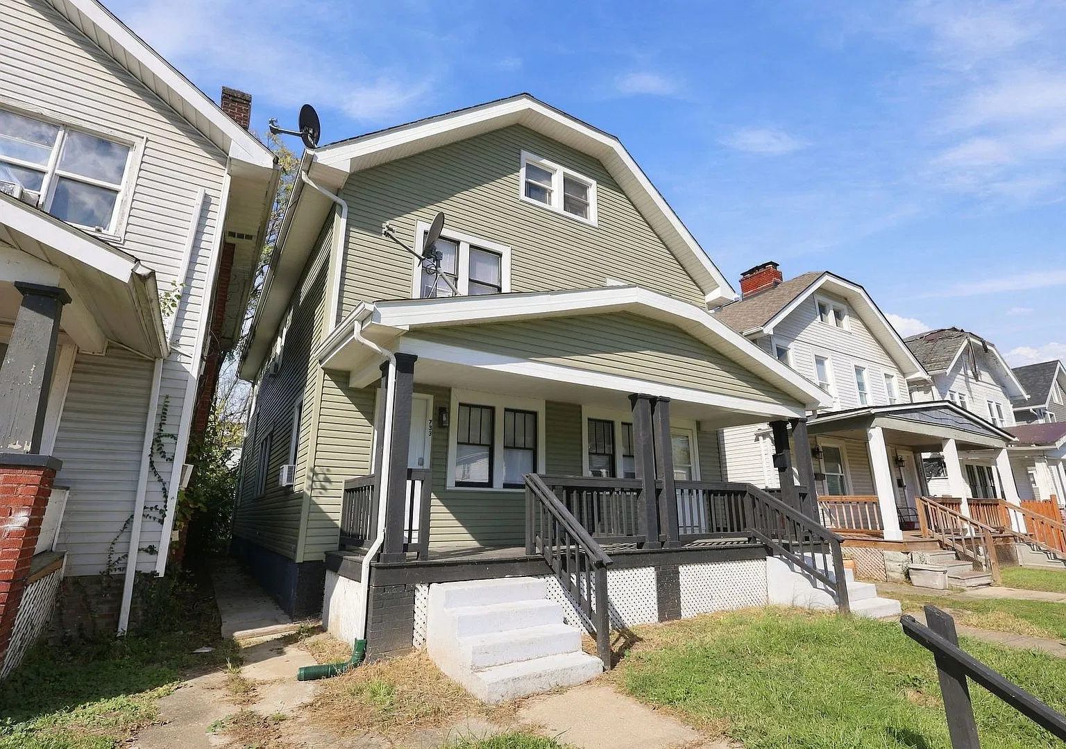 731-733 Seymour Ave — Photo 3