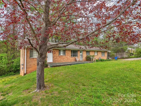 1037 N Justice St, Hendersonville, NC 28791