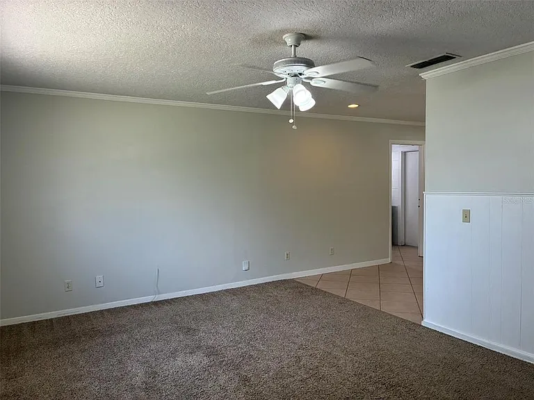 320 Queen Ave — Photo 9