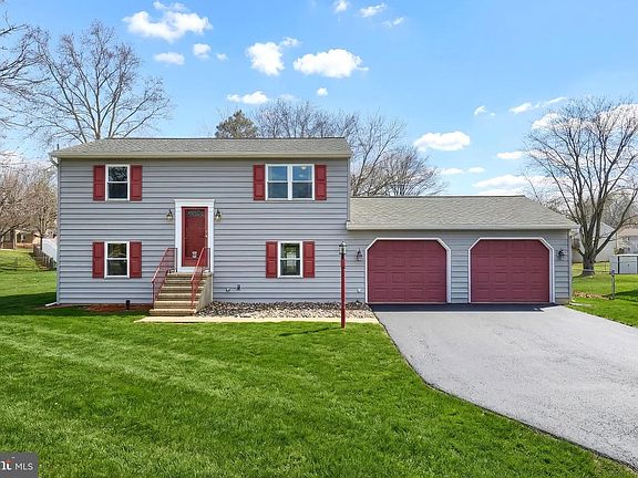 3rd image of 2228 Heather Rd