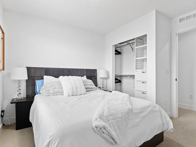2064 S Holly St — Photo 19
