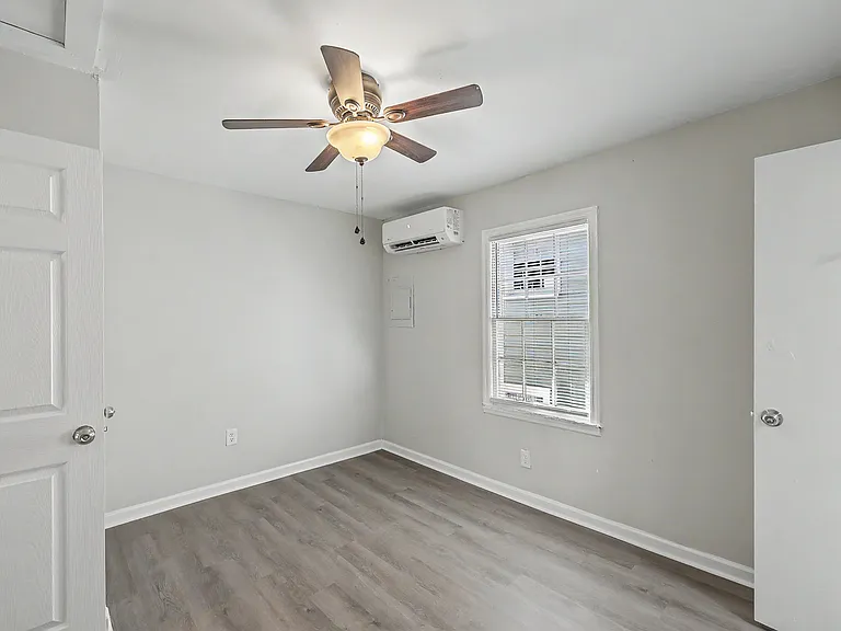 119 Drake St #D — Photo 13