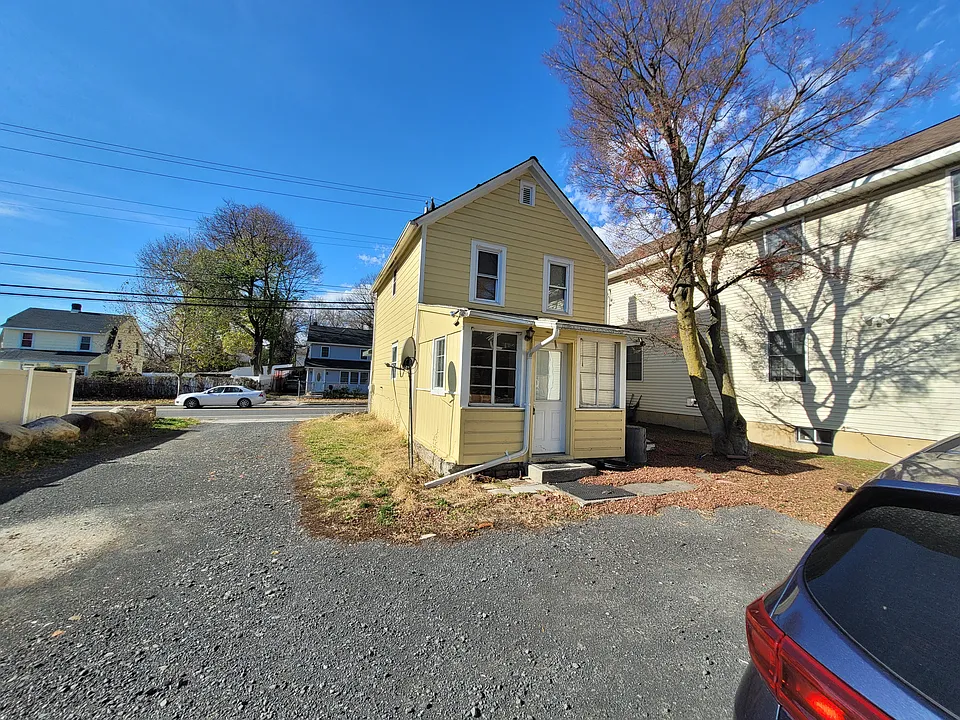 224 Robinson Ave