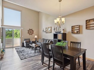 9005 Sawgrass Gln, Maple Grove, MN 55311