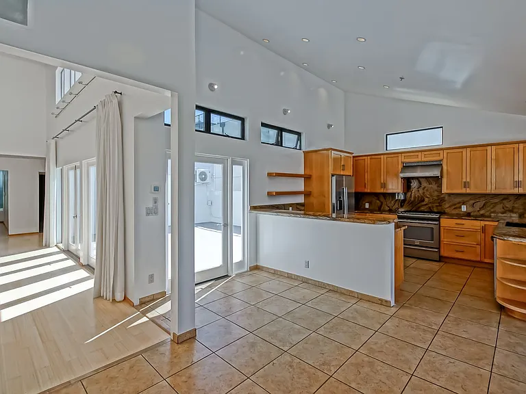 522 Grand Blvd — Photo 9