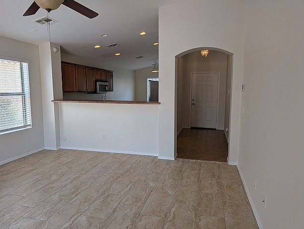 1st image of 2130 W Wilson Ave
