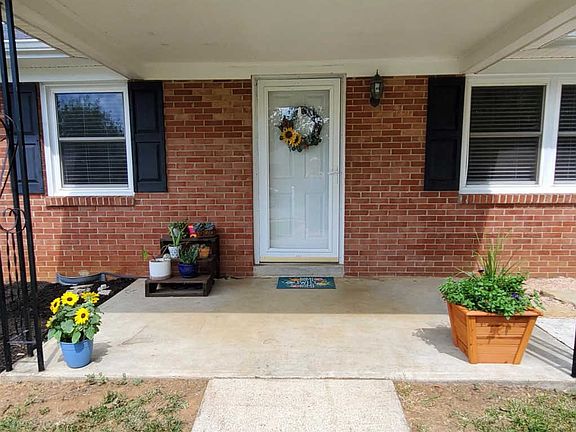 5th image of 127 Hillcrest Dr
