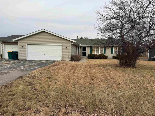 927 Quill Dr, Roscoe, IL 61073