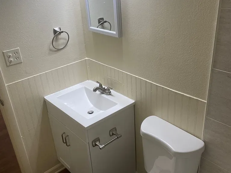 Newly Renovated 2BR | Courtyard & back patio | Lots of natural light — Photo 9