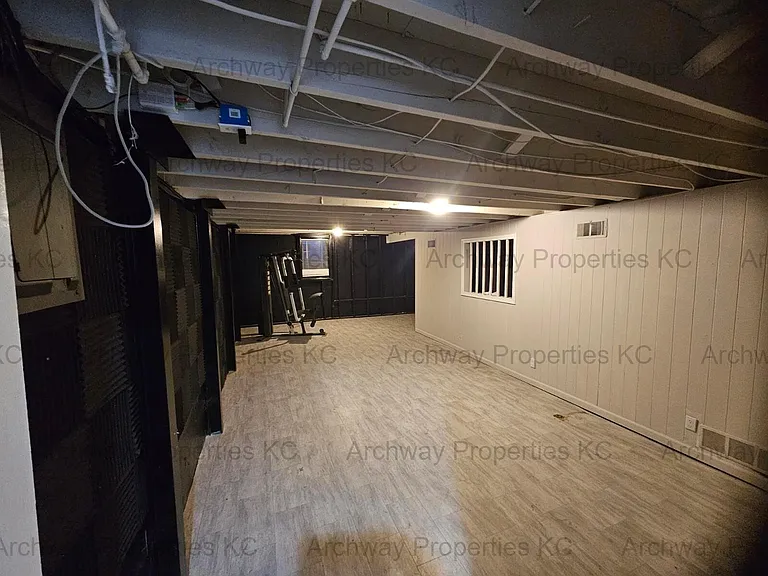 1600 W Elm Ter — Photo 13