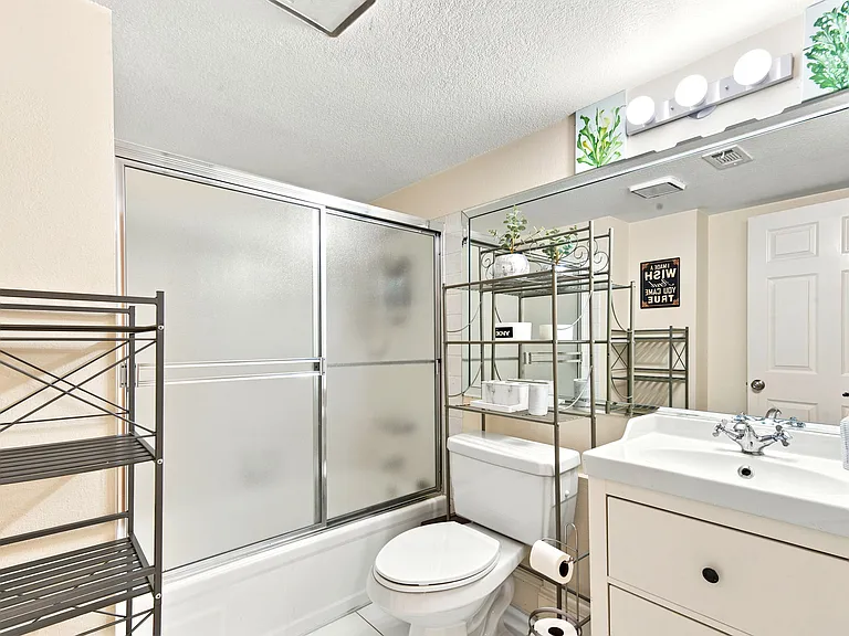 18721 Hatteras St #5 — Photo 27