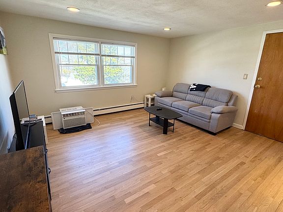 2nd image of 25 Mullin Ave APT 4
