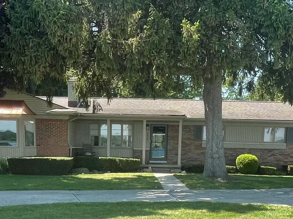 2567 Saint Clair River Dr, Algonac, MI 48001