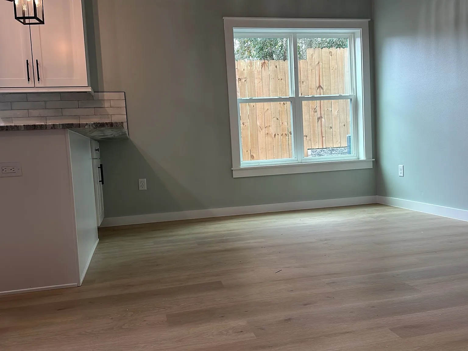 414 Emery St — Photo 3