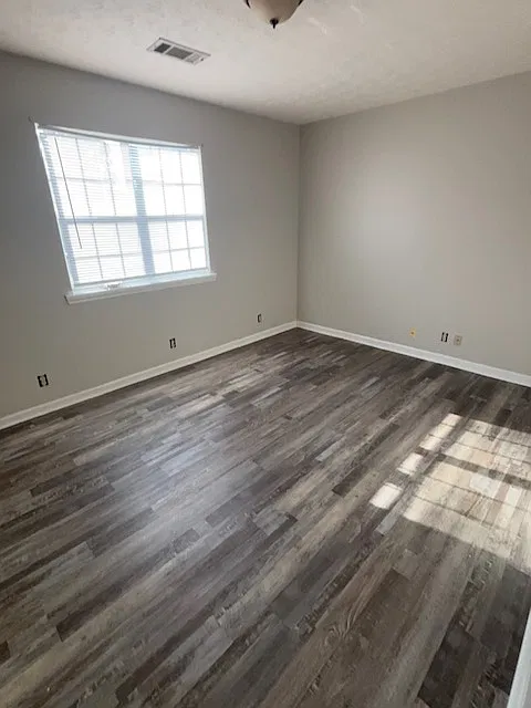 2 bed, $1,100 — Photo 4