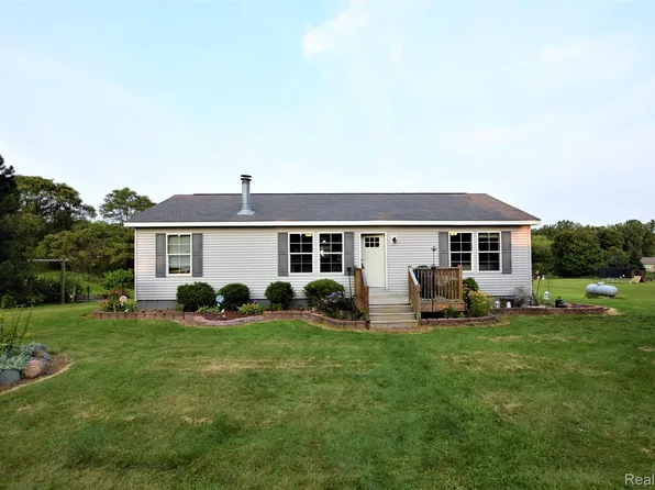 1800 N Cedar Rd, Fowlerville, MI 48836