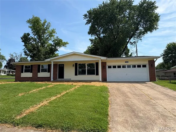 1585 Flamingo Dr, Florissant, MO 63031