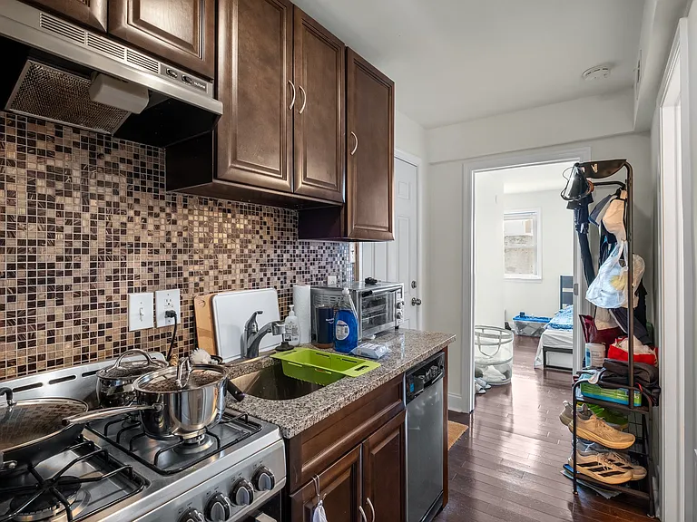 2046 Fitzwater St #2 — Photo 9
