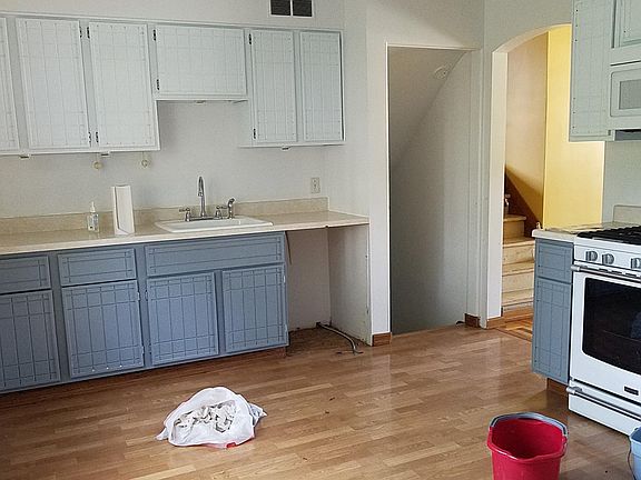 Eat in Kitchen 1st floor