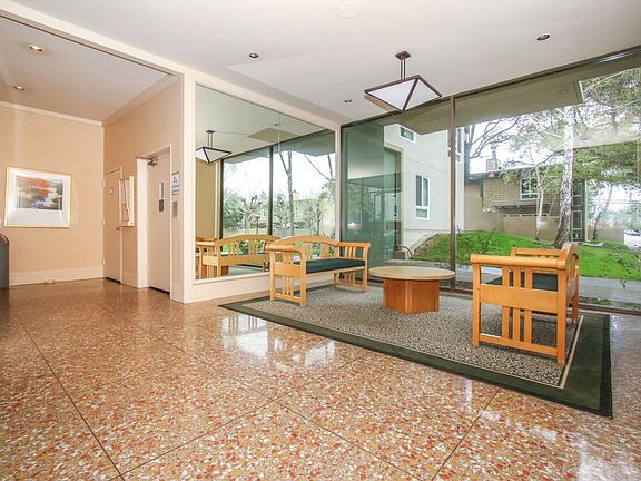 4th image of 928 Peninsula Ave APT 304