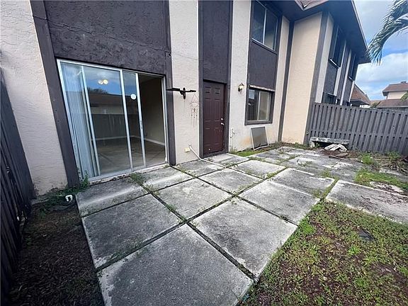 3rd image of 2140 Sherwood Forest Blvd APT 12