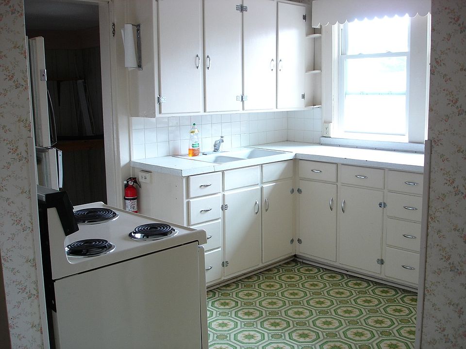 2nd image of 301 W G St #B