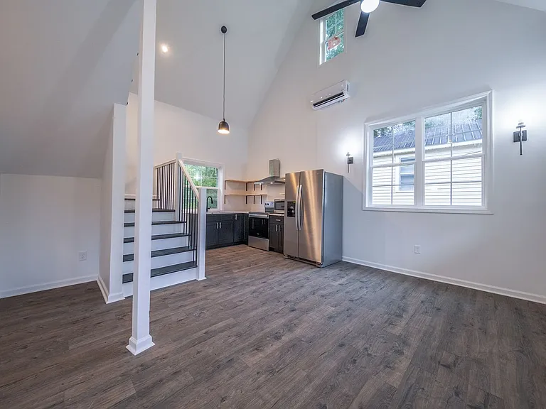 824 Chandler Ave — Photo 6