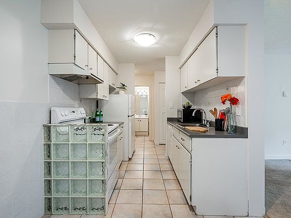 5th image of 9857 Manchester Dr #506