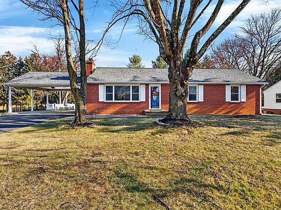 3rd image of 138 Tinkling Spring Rd