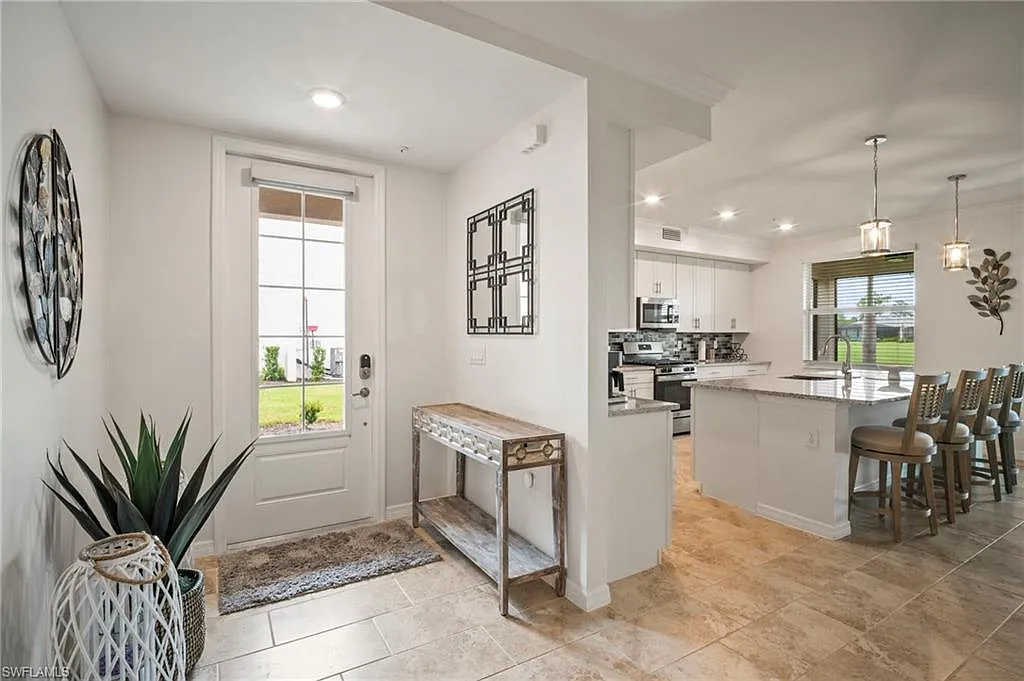 3 bed, 2.0 bath, 1741 sqft, $8,800 — Photo 4