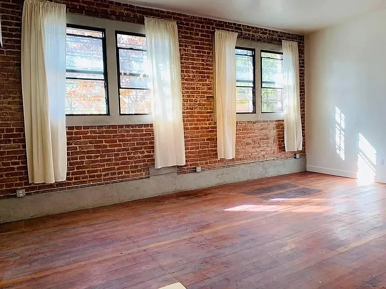 1700 E 4th St #101 — Photo 1