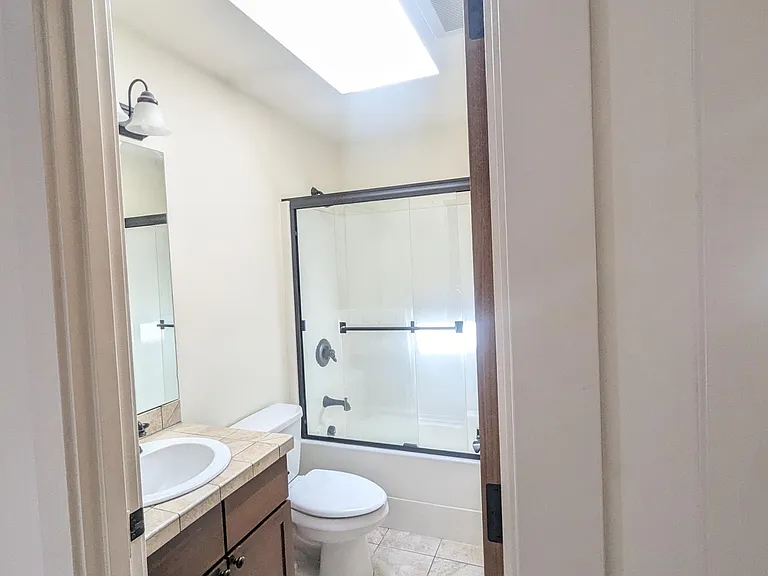 8817 Wallingford Ave N — Photo 32