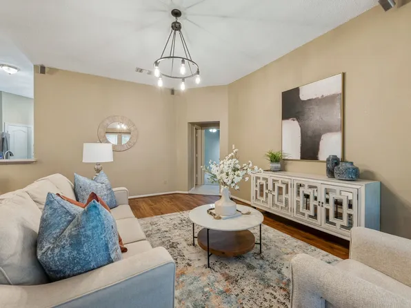 8117 Jolie Dr, Fort Worth, TX 76137