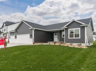 2321 Royal Oak Ridge Rd, Marion, IA 52302
