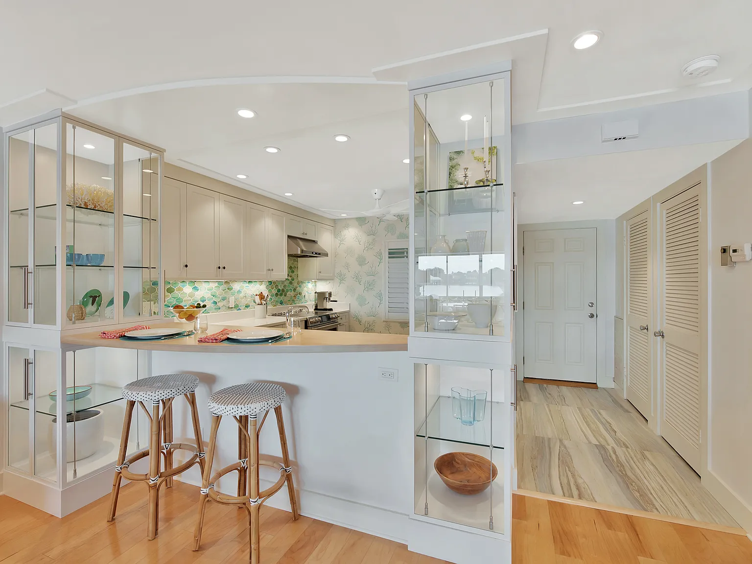 2 bed, 1200 sqft, $6,000 — Photo 3