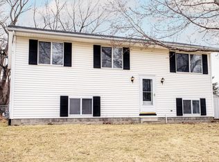 506 Arrowhead Ln, Heyworth, IL 61745