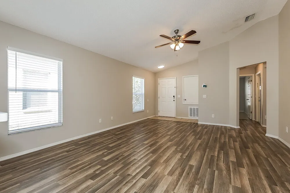 3 bed, 2.0 bath, 1234 sqft, $2,045 — Photo 3
