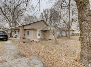 513 N Ridge Ave, Taylorville, IL 62568
