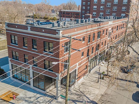 4th image of 1400 Van Dyke St #306