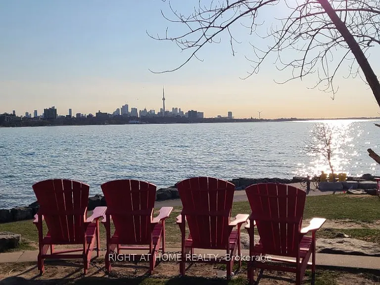 33 Shore Breeze Dr #405 — Photo 12
