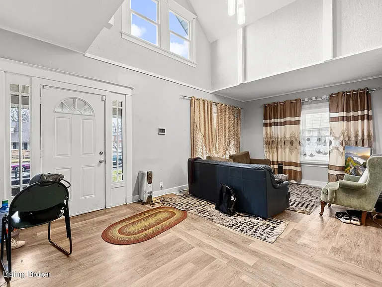 1456 Beech St — Photo 3