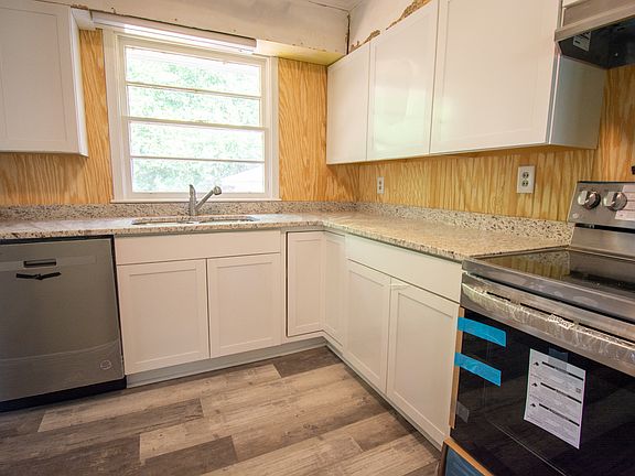 5th image of 1110 W Lake Dr