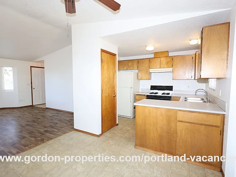 9641 SE Schiller St — Photo 7