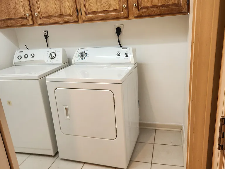 1105 Estate Dr — Photo 3
