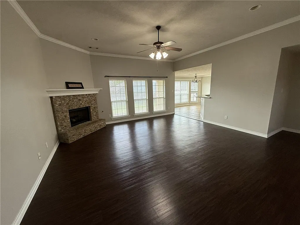 4 bed, 1860 sqft, $1,800 — Photo 2