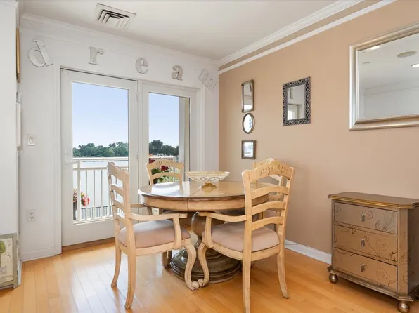 600 Clarence Avenue image 10 of 37