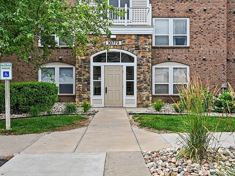 Brentwood Park Apartments — Photo 58